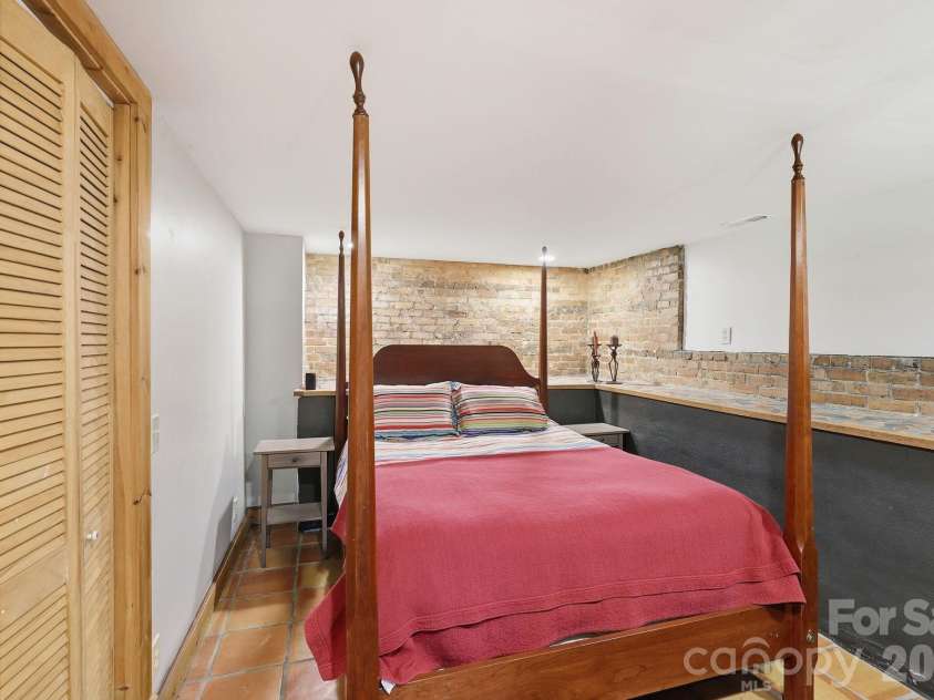 86 Annandale Avenue, Asheville, NC 28801.  MLS# CAR4384599, YatesRealty ID 33794. 