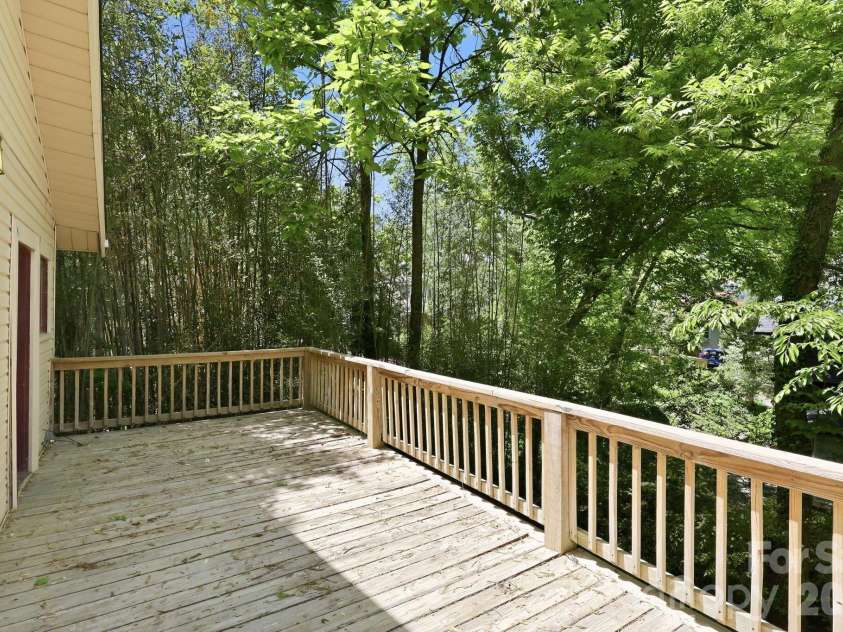 86 Annandale Avenue, Asheville, NC 28801.  MLS# CAR4384599, YatesRealty ID 33794. 