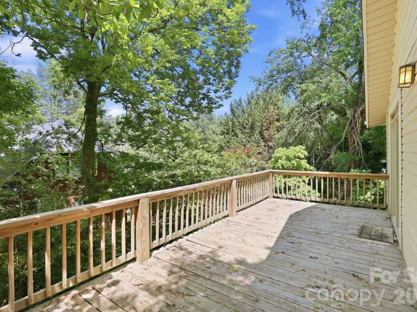 86 Annandale Avenue, Asheville, NC 28801.  MLS# CAR4384599, YatesRealty ID 33794. 