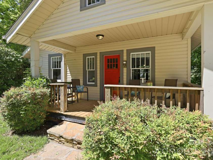 86 Annandale Avenue, Asheville, NC 28801.  MLS# CAR4384599, YatesRealty ID 33794. 