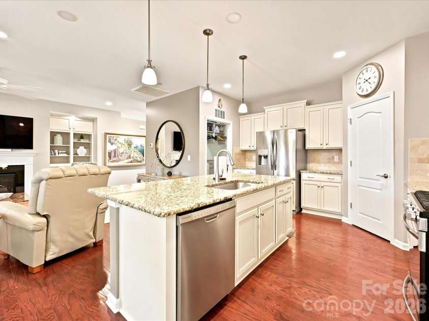 1726 Tailed Hawk Way, Fort Mill, SC 29715.  MLS# CAR4394570, YatesRealty ID 33796. Kitchen island with great prep space
