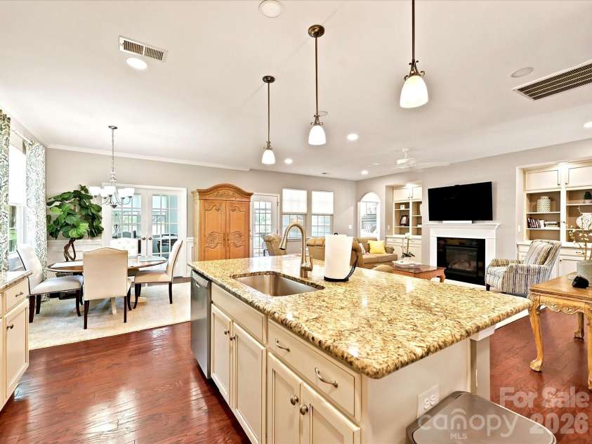1726 Tailed Hawk Way, Fort Mill, SC 29715.  MLS# CAR4394570, YatesRealty ID 33796. Open floorplan so you can see everyone from the island