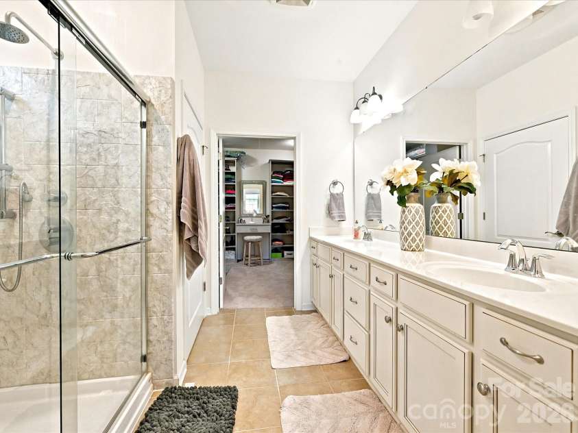 1726 Tailed Hawk Way, Fort Mill, SC 29715.  MLS# CAR4394570, YatesRealty ID 33796. Primary bath with dual oversized vanity