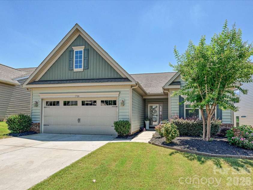 1726 Tailed Hawk Way, Fort Mill, SC 29715.  MLS# CAR4394570, YatesRealty ID 33796. Single level home
