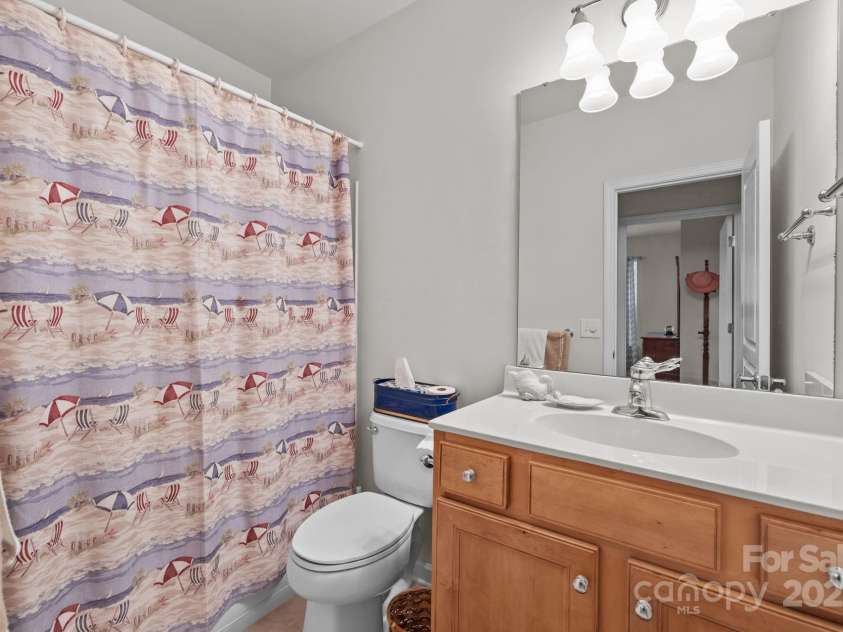 17517 Hawks View Drive, Fort Mill, SC 29707.  MLS# CAR4287390, YatesRealty ID 33796. Bathroom #3 in basement- Tub/shower