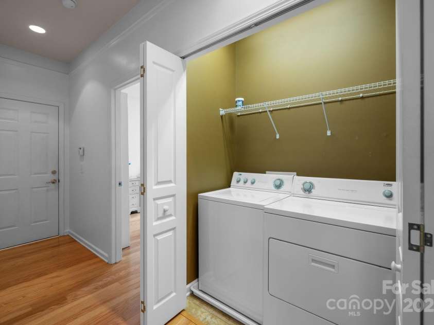 17517 Hawks View Drive, Fort Mill, SC 29707.  MLS# CAR4287390, YatesRealty ID 33796. Laundry on main level