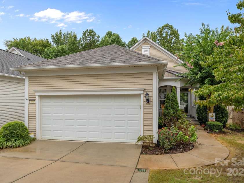 17517 Hawks View Drive, Fort Mill, SC 29707.  MLS# CAR4287390, YatesRealty ID 33796. Two car garage