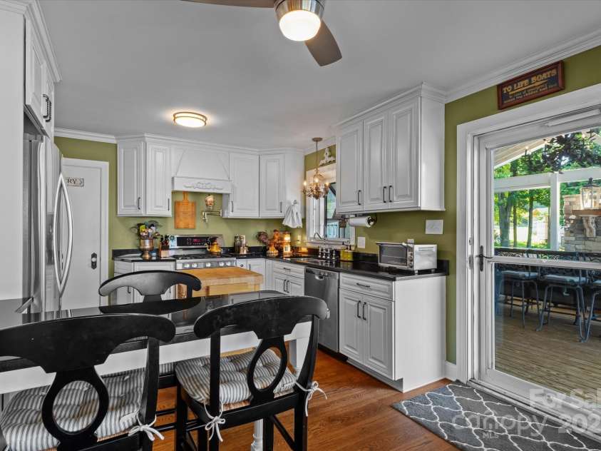 754 Lakeview Shores Loop, Mooresville, NC 28117.  MLS# CAR4287058, YatesRealty ID 33797. 