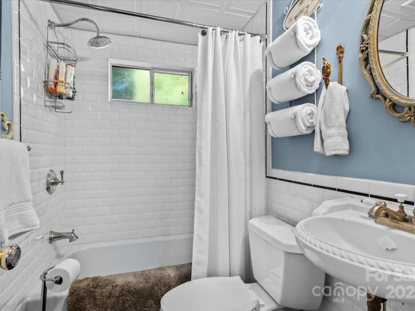 754 Lakeview Shores Loop, Mooresville, NC 28117.  MLS# CAR4287058, YatesRealty ID 33797. 