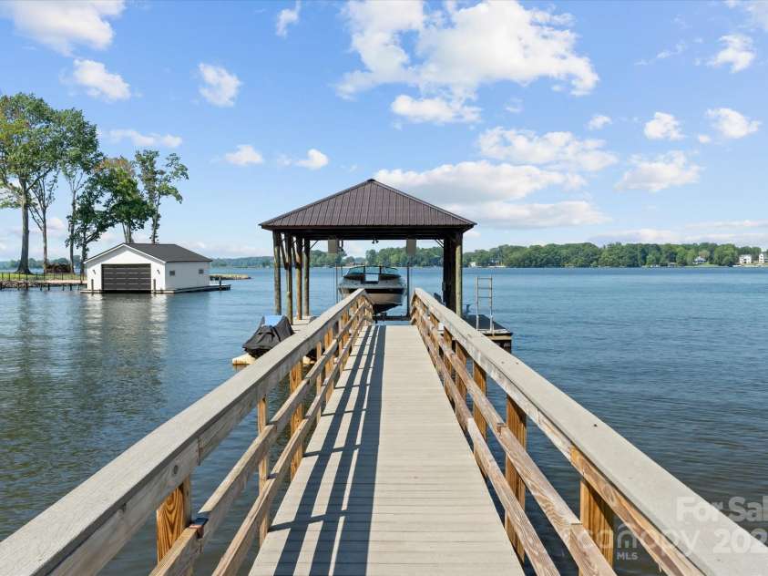 754 Lakeview Shores Loop, Mooresville, NC 28117.  MLS# CAR4287058, YatesRealty ID 33797. 