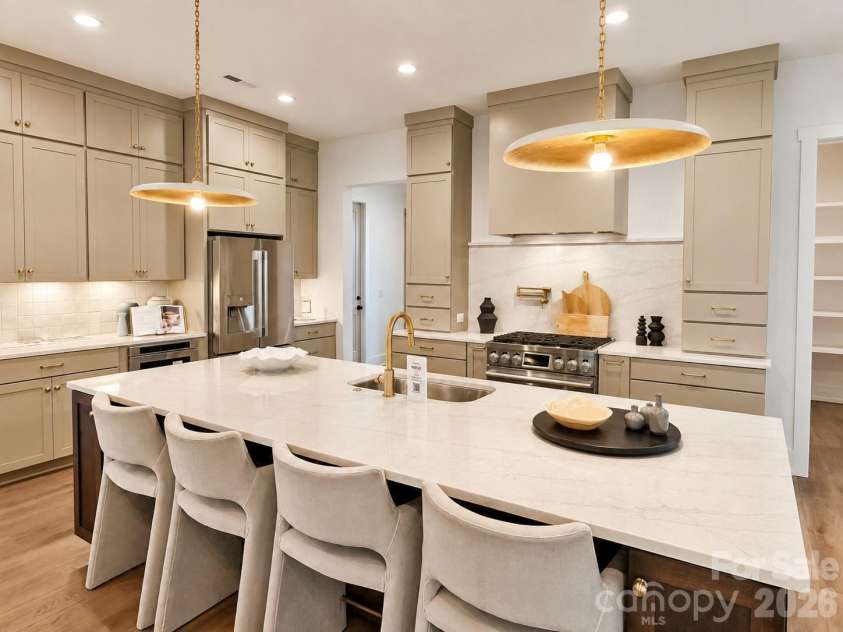 4337 Castleton Road, Charlotte, NC 28211.  MLS# CAR4329159, YatesRealty ID 33798. 