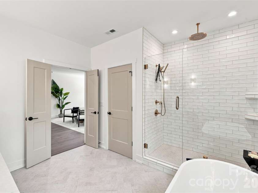 4337 Castleton Road, Charlotte, NC 28211.  MLS# CAR4329159, YatesRealty ID 33798. 
