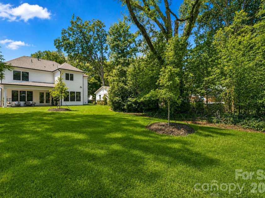 4337 Castleton Road, Charlotte, NC 28211.  MLS# CAR4329159, YatesRealty ID 33798. Spacious and a private back yard.