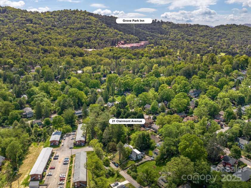21 Clairmont Avenue, Asheville, NC 28804.  MLS# CAR4251719, YatesRealty ID 33799. Ideal North Asheville location steps from the Grove Park Inn!