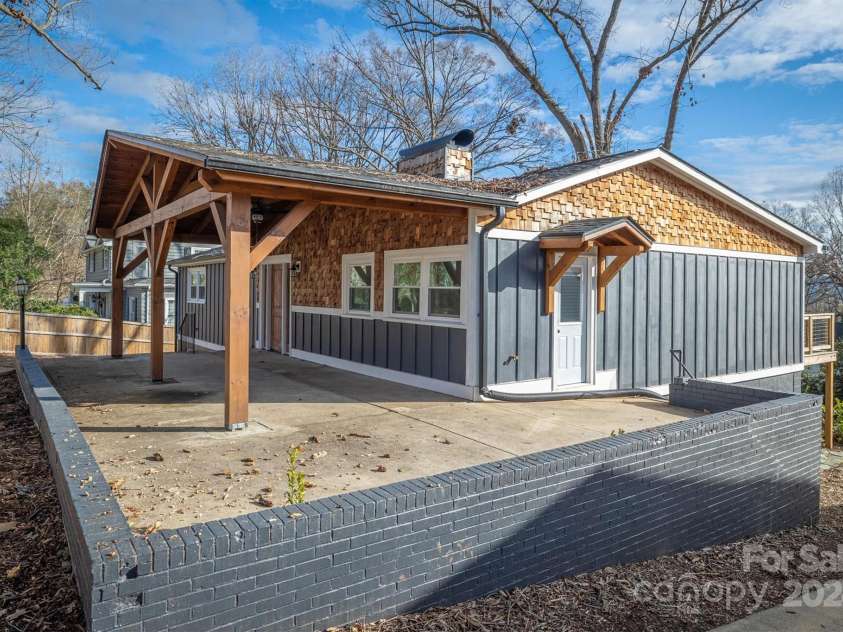 223 West Park Drive, Morganton, NC 28655.  MLS# CAR4209211, YatesRealty ID 338. 