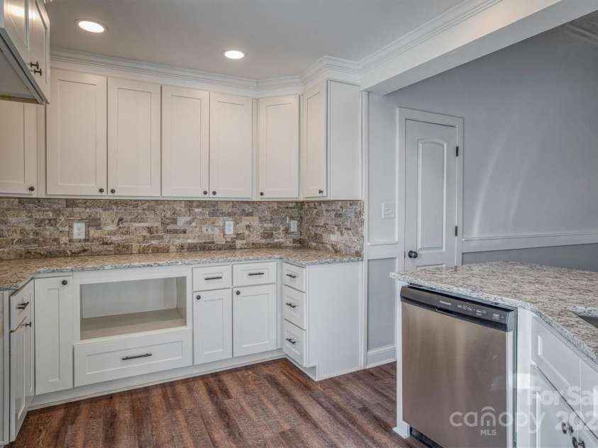 223 West Park Drive, Morganton, NC 28655.  MLS# CAR4209211, YatesRealty ID 338. 