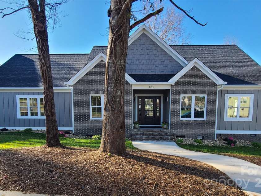 405 19th Avenue Circle, Hickory, NC 28601.  MLS# CAR4201802, YatesRealty ID 338. 
