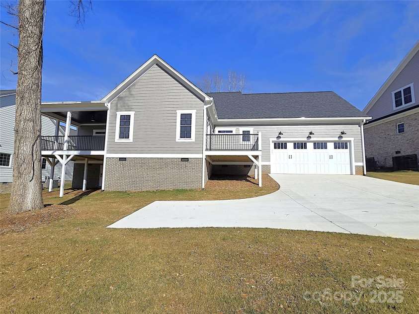 405 19th Avenue Circle, Hickory, NC 28601.  MLS# CAR4201802, YatesRealty ID 338. 