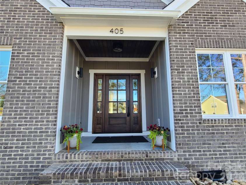 405 19th Avenue Circle, Hickory, NC 28601.  MLS# CAR4201802, YatesRealty ID 338. 