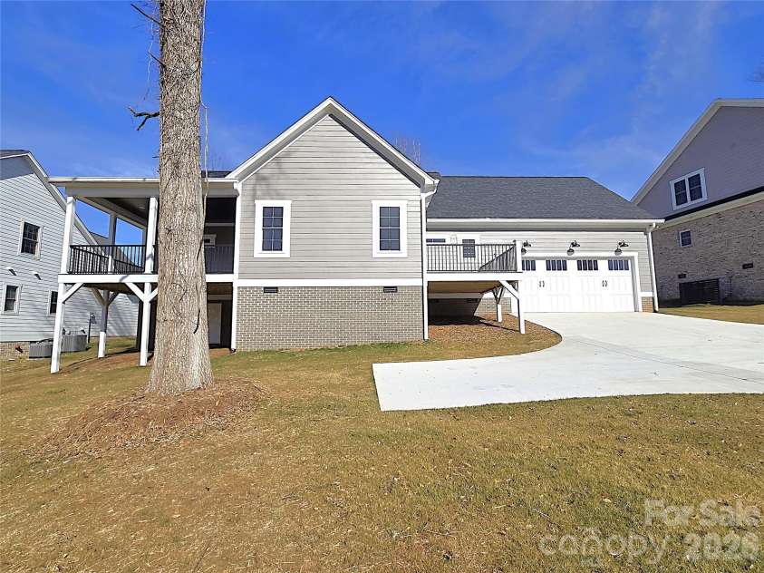 405 19th Avenue Circle, Hickory, NC 28601.  MLS# CAR4201802, YatesRealty ID 338. 