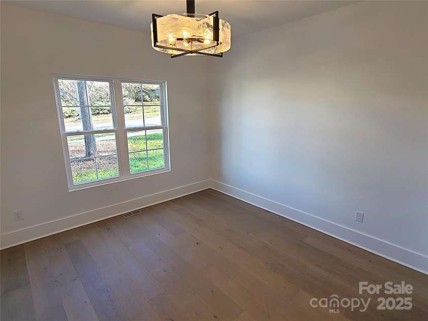 405 19th Avenue Circle, Hickory, NC 28601.  MLS# CAR4201802, YatesRealty ID 338. Main-level bedroom