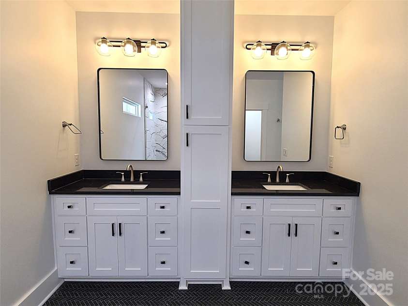 405 19th Avenue Circle, Hickory, NC 28601.  MLS# CAR4201802, YatesRealty ID 338. Primary bath