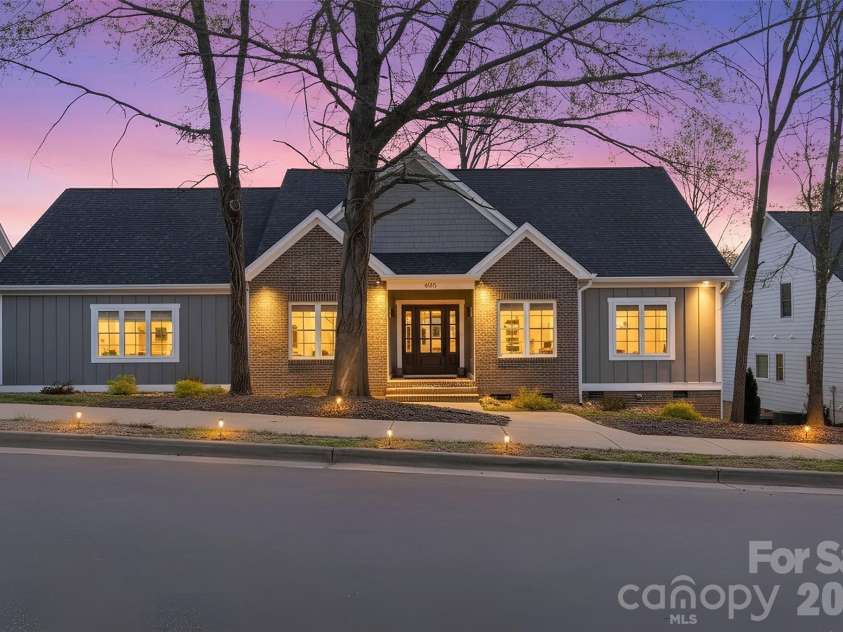 405 19th Avenue Circle, Hickory, NC 28601.  MLS# CAR4390265, YatesRealty ID 338. 