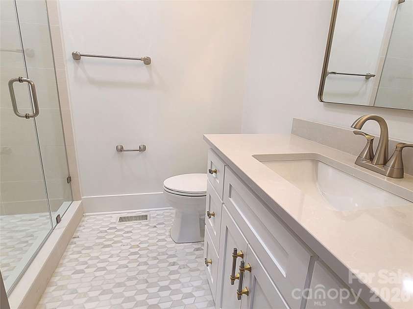405 19th Avenue Circle, Hickory, NC 28601.  MLS# CAR4390265, YatesRealty ID 338. Hall bath