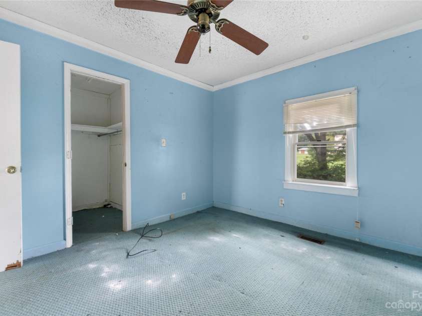 440 Oakland Avenue, Statesville, NC 28677.  MLS# CAR4080981, YatesRealty ID 338. Bedroom # 3