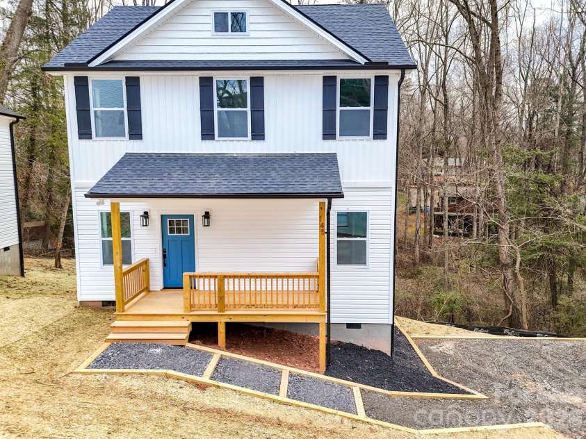 145 Shadowlawn Drive, Asheville, NC 28806.  MLS# CAR4333473, YatesRealty ID 3380. 