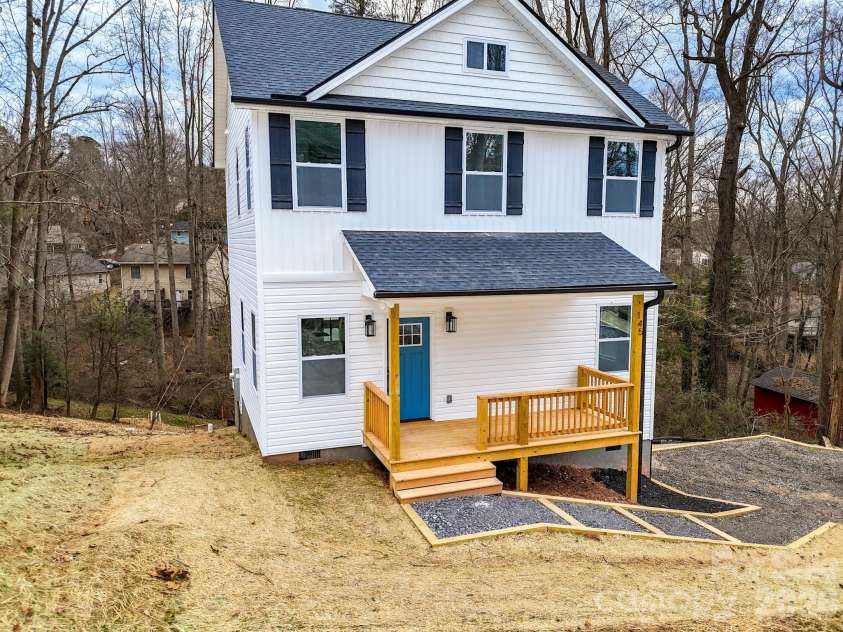 145 Shadowlawn Drive, Asheville, NC 28806.  MLS# CAR4333473, YatesRealty ID 3380. 