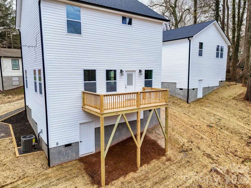 145 Shadowlawn Drive, Asheville, NC 28806.  MLS# CAR4333473, YatesRealty ID 3380. 