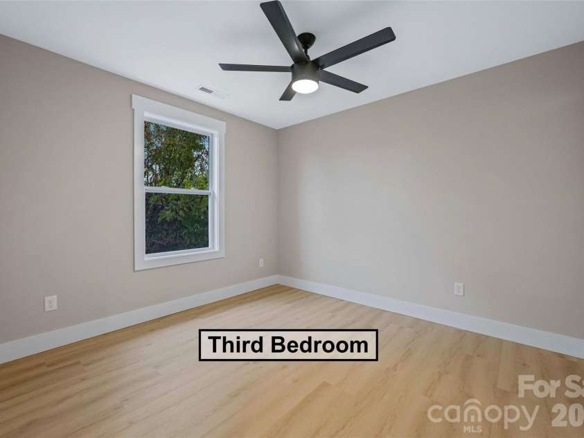 145 Shadowlawn Drive, Asheville, NC 28806.  MLS# CAR4333473, YatesRealty ID 3380. 