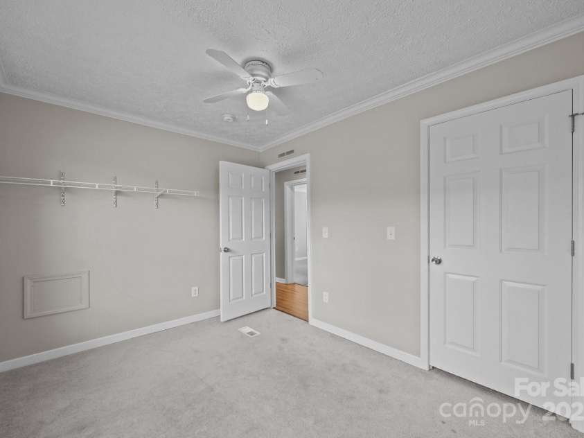 382 Onteora Boulevard, Asheville, NC 28803.  MLS# CAR4272620, YatesRealty ID 3380. Another angle 