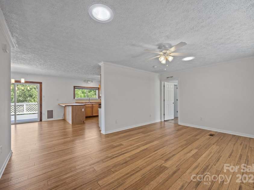 382 Onteora Boulevard, Asheville, NC 28803.  MLS# CAR4272620, YatesRealty ID 3380. Another angle of the Living Room