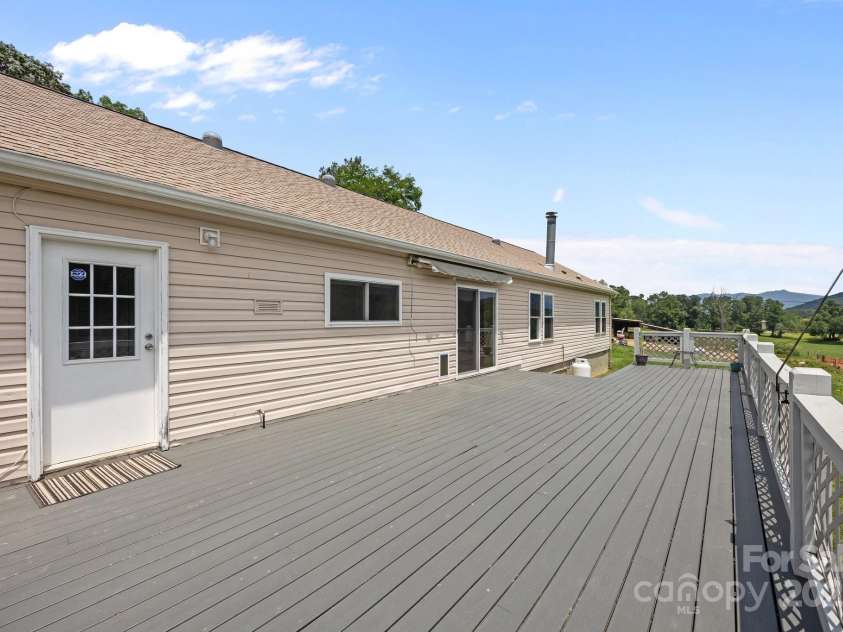 382 Onteora Boulevard, Asheville, NC 28803.  MLS# CAR4272620, YatesRealty ID 3380. Another angle of the Rear Deck