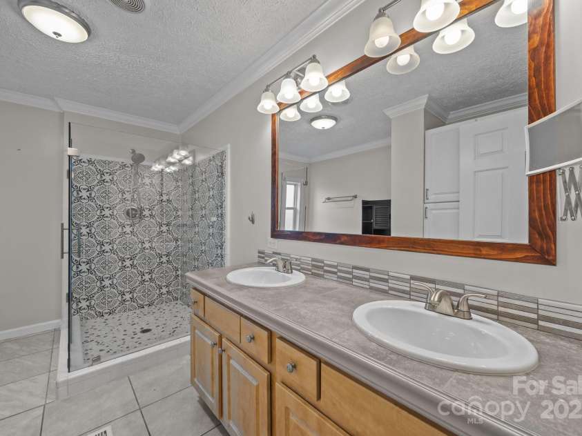 382 Onteora Boulevard, Asheville, NC 28803.  MLS# CAR4272620, YatesRealty ID 3380. Beautiful Primary Bath