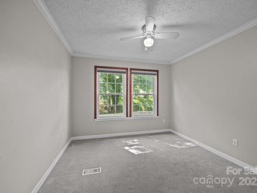 382 Onteora Boulevard, Asheville, NC 28803.  MLS# CAR4272620, YatesRealty ID 3380. Third Bedroom