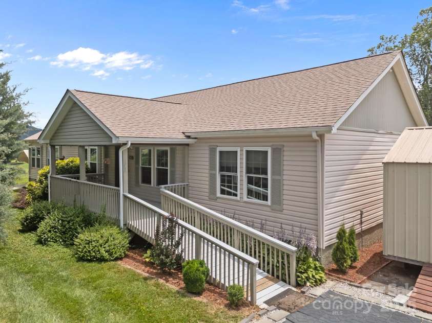 382 Onteora Boulevard, Asheville, NC 28803.  MLS# CAR4272620, YatesRealty ID 3380. Welcome to 382 Onteora Blvd.