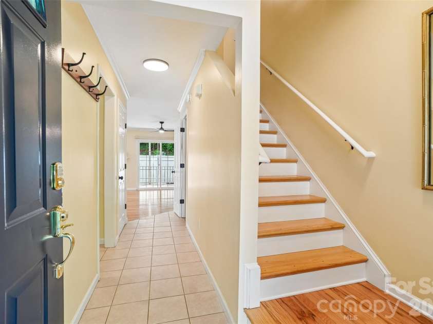 26 Willowick Drive, Asheville, NC 28803.  MLS# CAR4388357, YatesRealty ID 33800. 