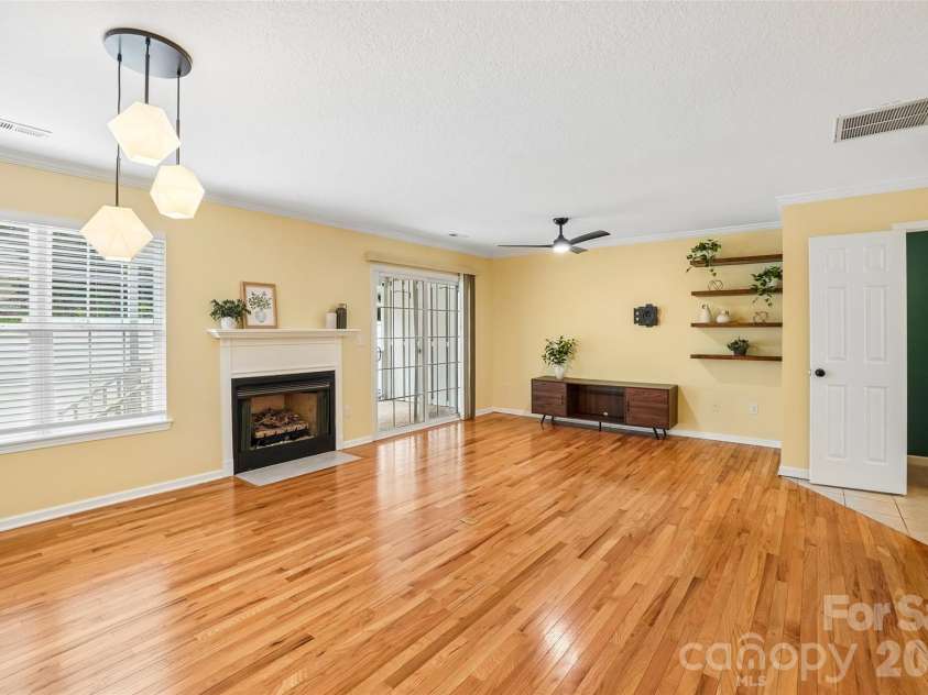 26 Willowick Drive, Asheville, NC 28803.  MLS# CAR4388357, YatesRealty ID 33800. 