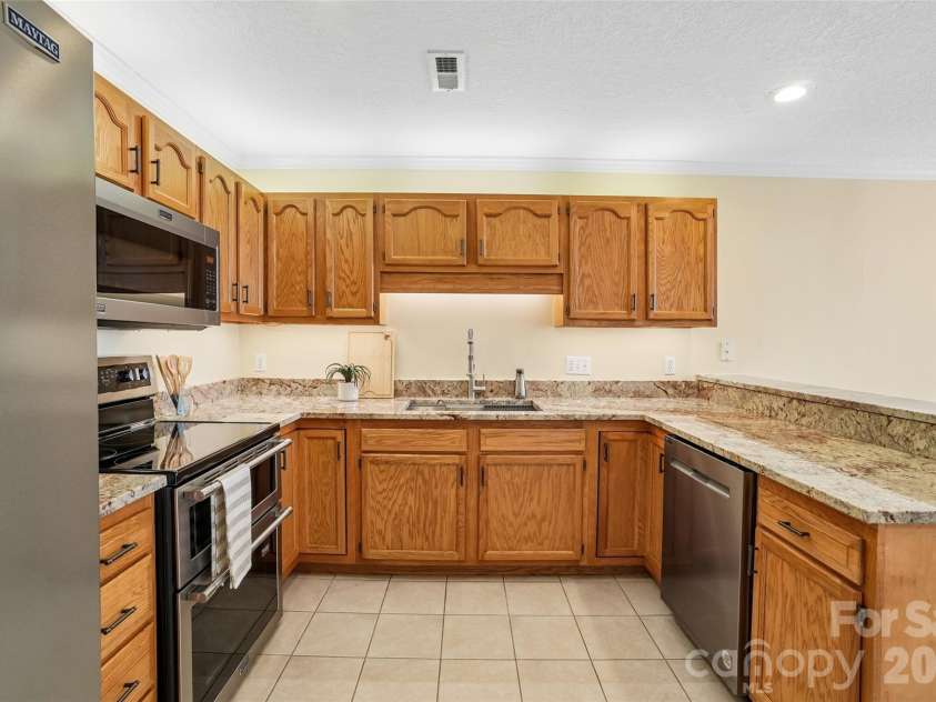 26 Willowick Drive, Asheville, NC 28803.  MLS# CAR4388357, YatesRealty ID 33800. 