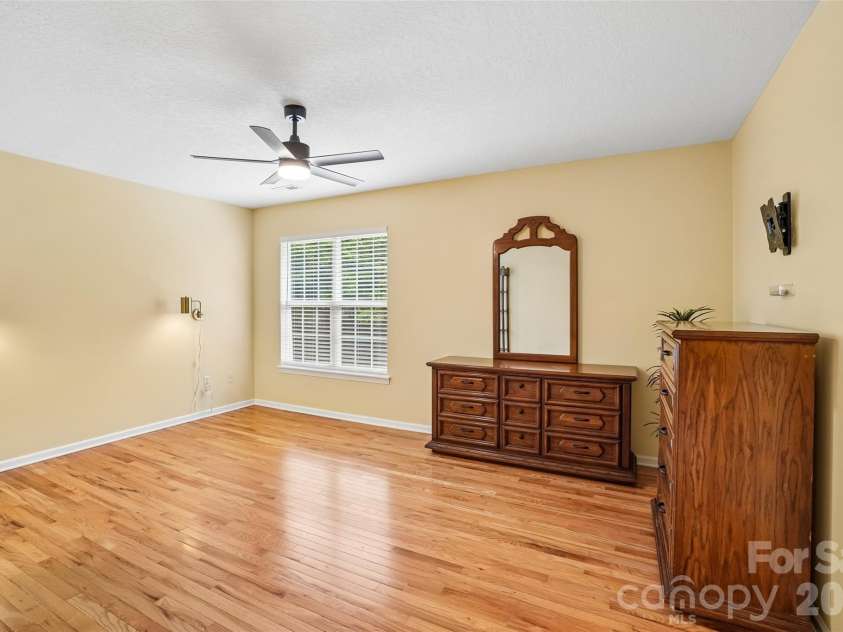 26 Willowick Drive, Asheville, NC 28803.  MLS# CAR4388357, YatesRealty ID 33800. 