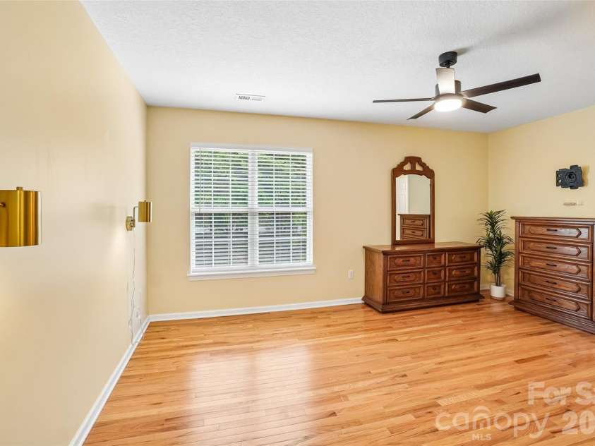 26 Willowick Drive, Asheville, NC 28803.  MLS# CAR4388357, YatesRealty ID 33800. 