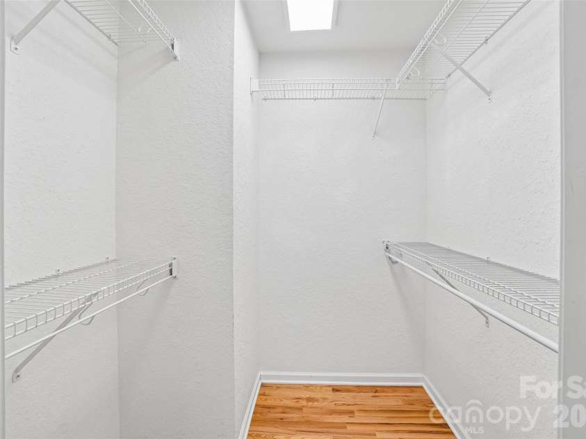 26 Willowick Drive, Asheville, NC 28803.  MLS# CAR4388357, YatesRealty ID 33800. 