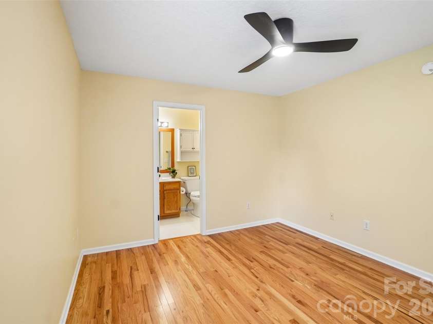 26 Willowick Drive, Asheville, NC 28803.  MLS# CAR4388357, YatesRealty ID 33800. 