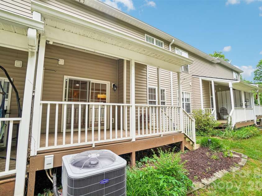 26 Willowick Drive, Asheville, NC 28803.  MLS# CAR4388357, YatesRealty ID 33800. 