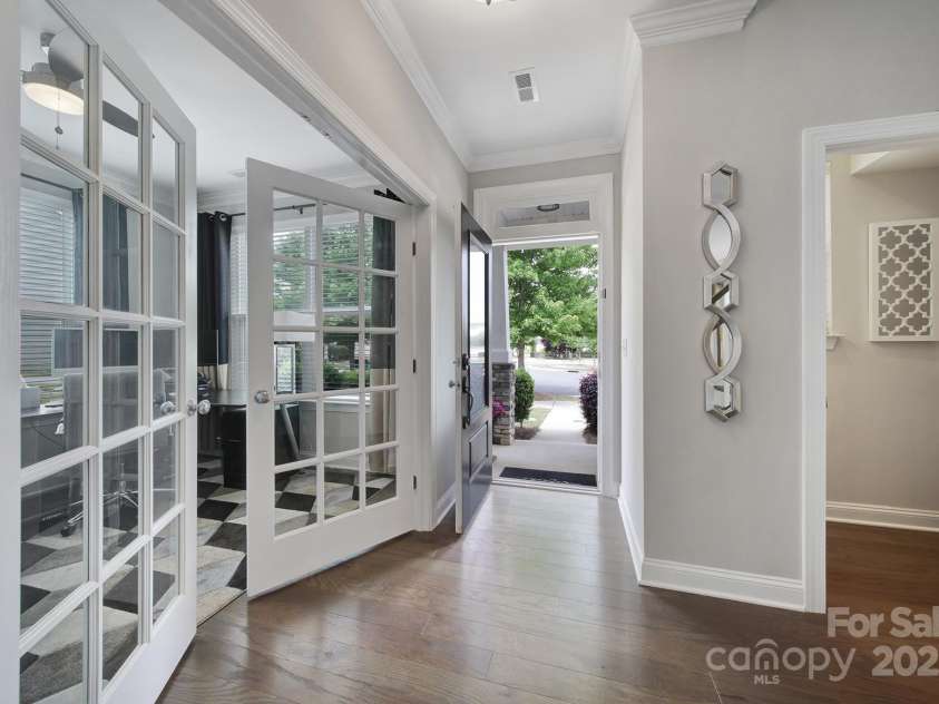 8702 Aspinwall Drive, Charlotte, NC 28216.  MLS# CAR4272484, YatesRealty ID 33800. 