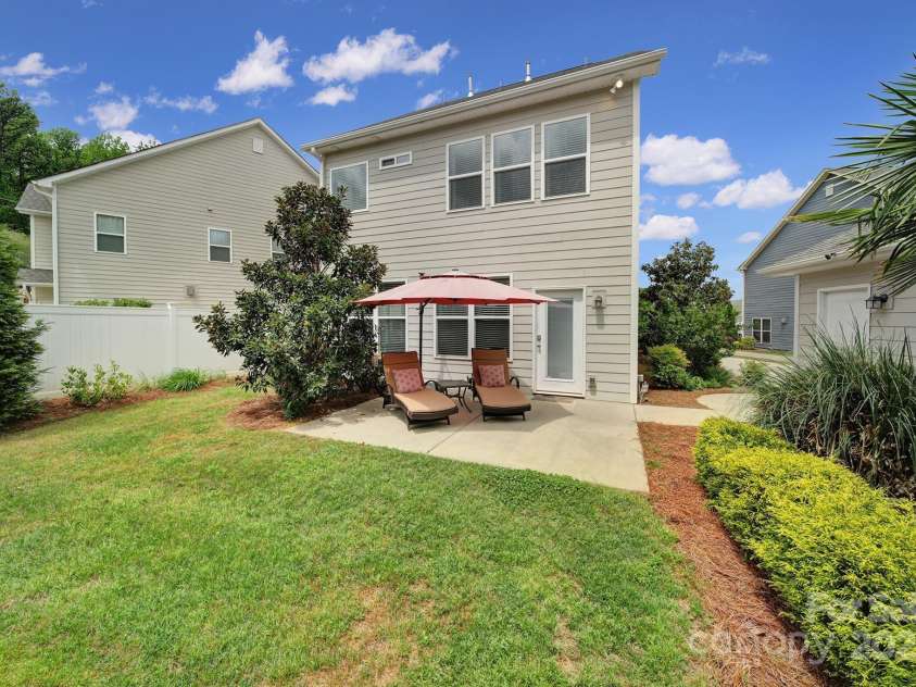 8702 Aspinwall Drive, Charlotte, NC 28216.  MLS# CAR4272484, YatesRealty ID 33800. 