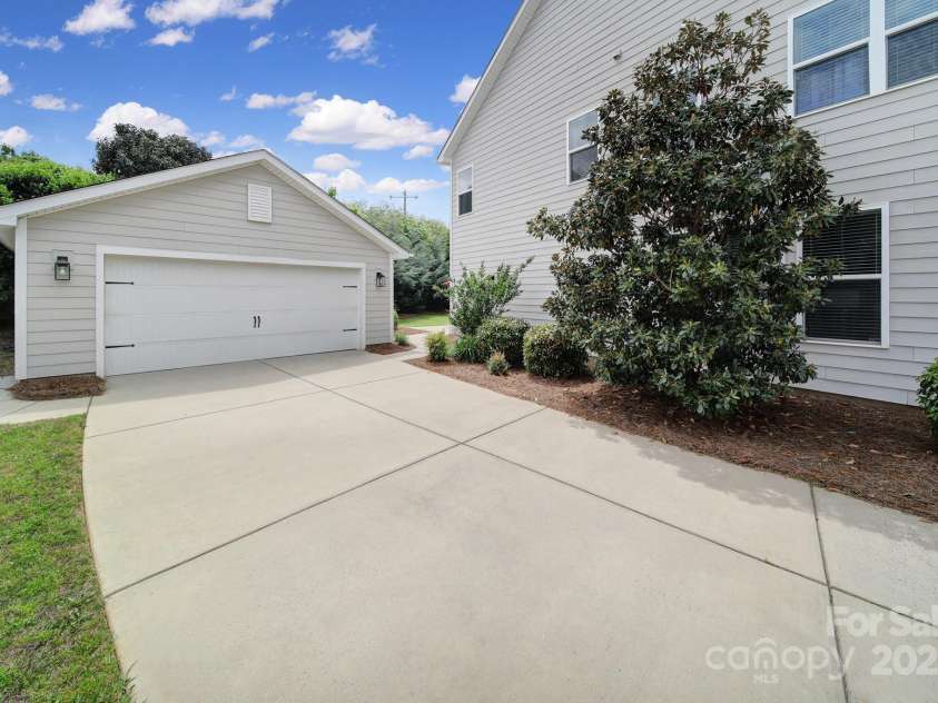 8702 Aspinwall Drive, Charlotte, NC 28216.  MLS# CAR4272484, YatesRealty ID 33800. 